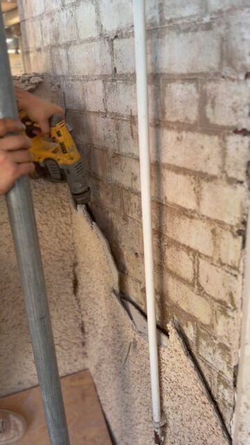 Old cement render removal completed ✅

Years of the wrong matierals being used causing serious damage to the soft fired bricks underneath all being replaced with a lime render system 🕴️

#bristol #plaster #render #renovation #lime