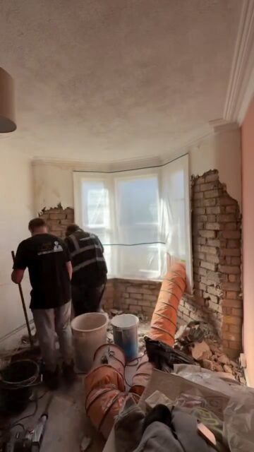 Removing the old incorrect materials and installing a breathable lime from the puracalce system to allow the solid walls to breathe again 

#bristol #render #renovation #rendering #lime