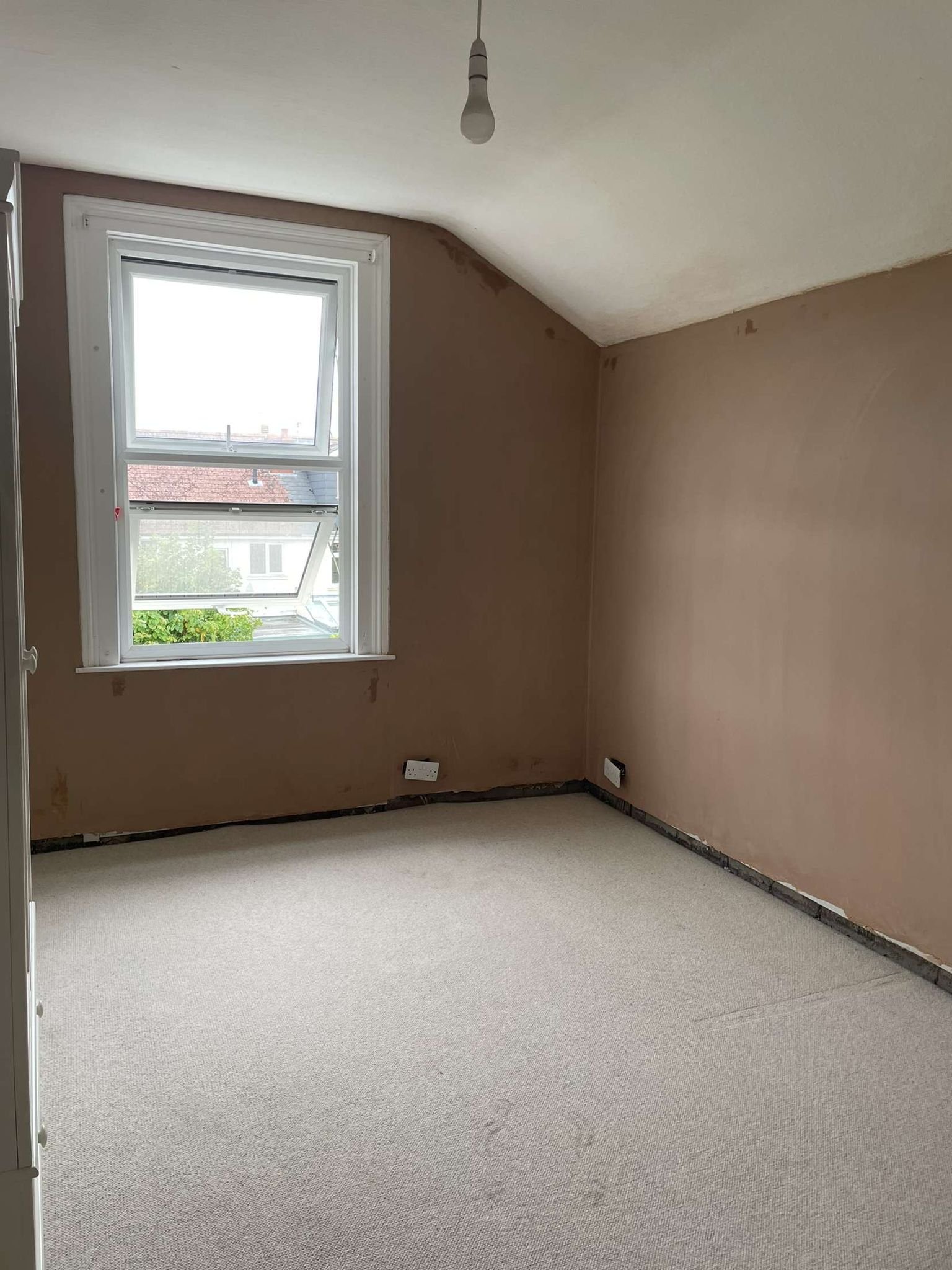 Smooth skimmed plaster walls in Bristol residential property